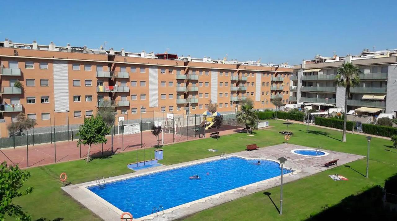 Riu - Apartamento En Primera Linea De Mar Con Piscina Cubelles Esterno foto