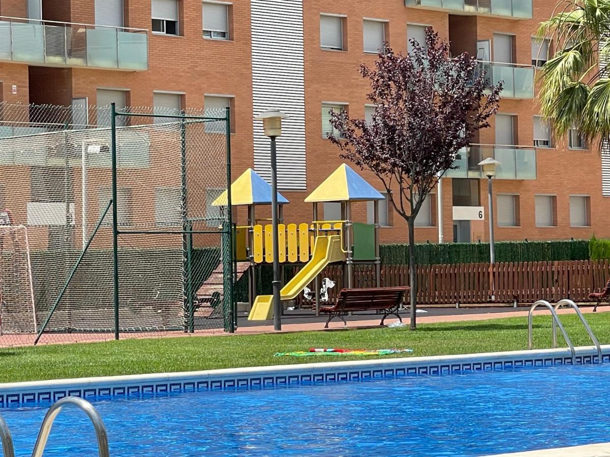 Riu - Apartamento En Primera Linea De Mar Con Piscina Cubelles Esterno foto